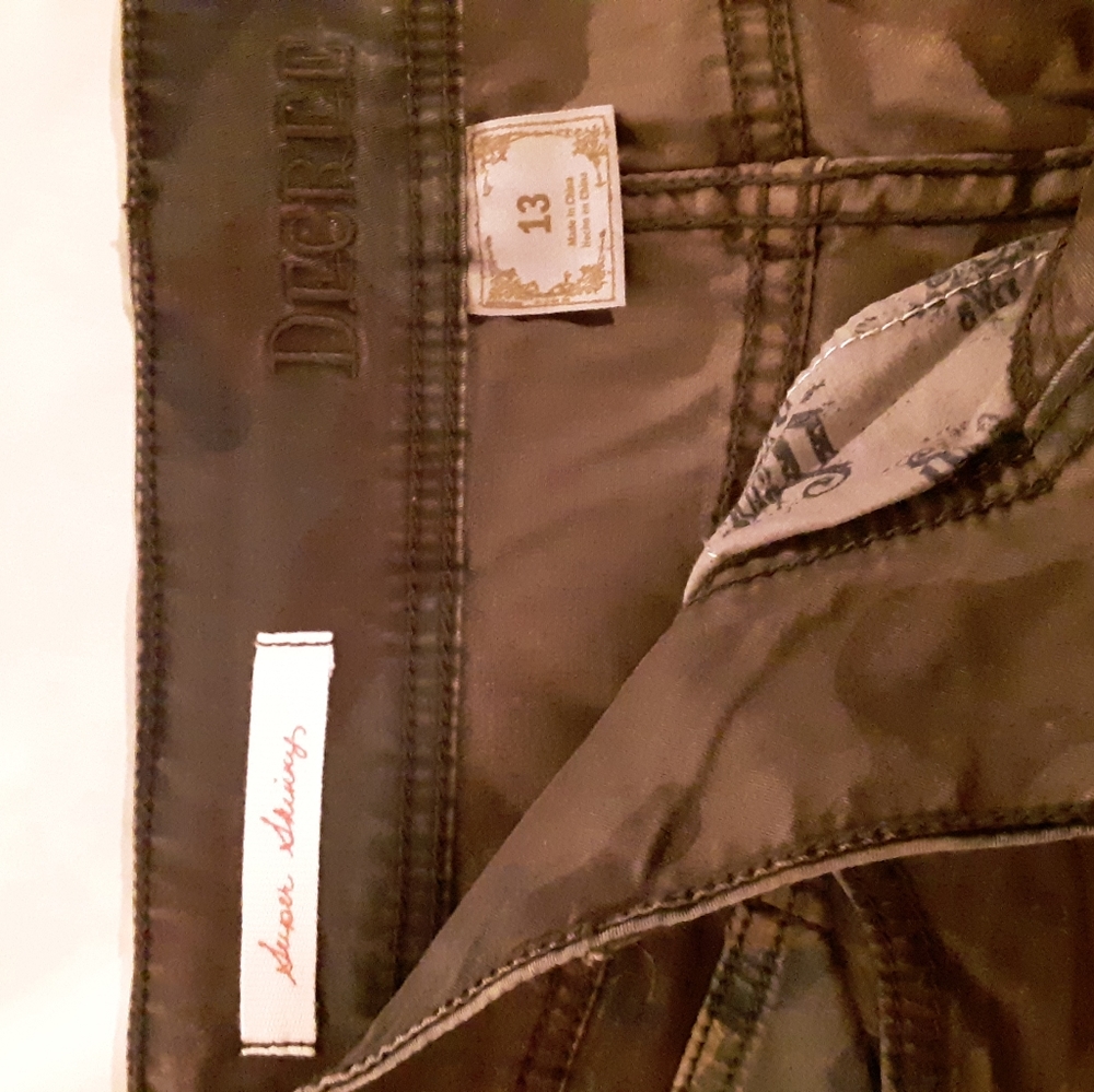 🆕️ Decree Boy's Ripped Pants - Picture 5 of 5